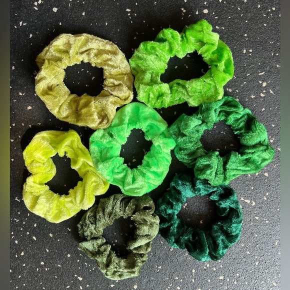 💚 Velvet Scrunchie Bundle - 7 Green Scrunchies - Picture 4 of 4